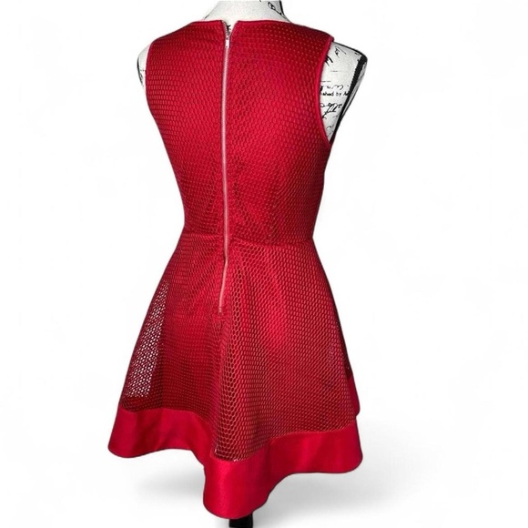 Romeo + Juliet Couture Red Sleeveless Mesh Skater Dress Size M ❤️ - Picture 3 of 9